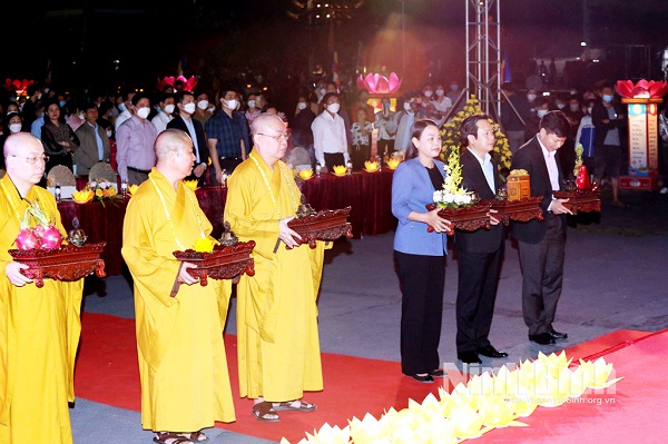 Đại lễ cầu nguyện quốc thái dân an và đêm hội hoa đăng tại Lễ hội Hoa Lư năm 2022