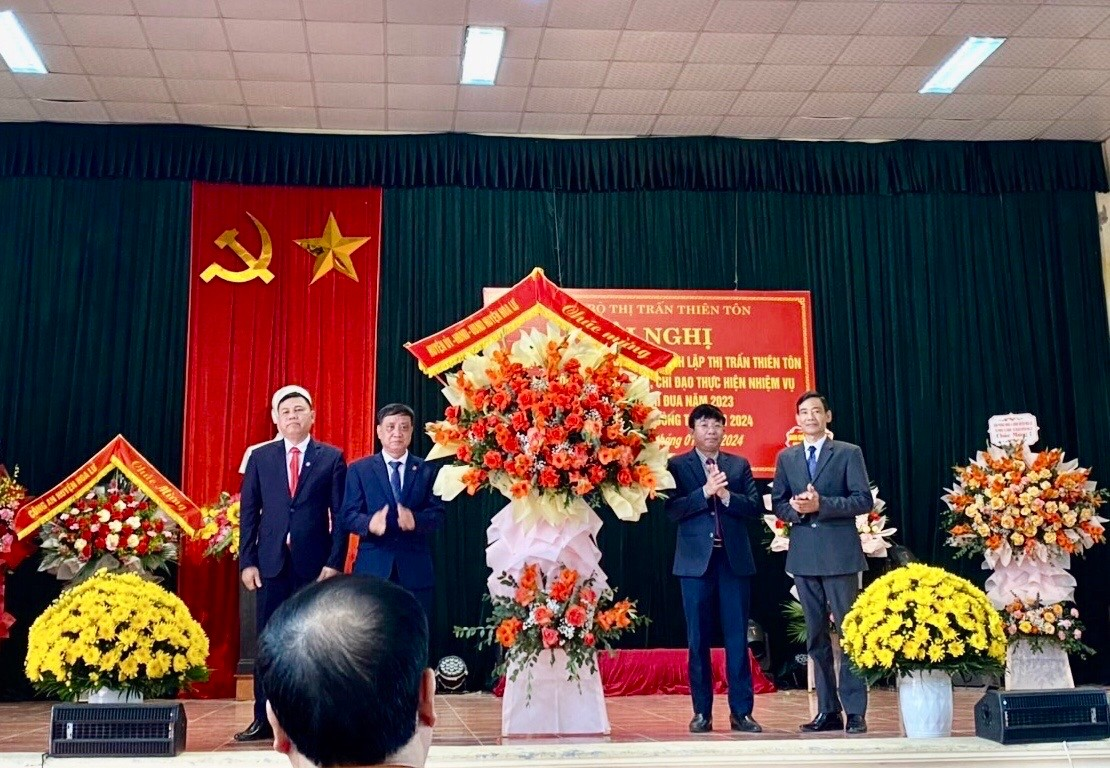 Đảng bộ thị trấn Thiên Tôn tổ chức hội nghị gặp mặt kỉ niệm 20 năm ngày thành lập  và tổng kết công tác lãnh đạo, chỉ đạo thực hiện nhiệm vụ và phong trào thi đua 2023