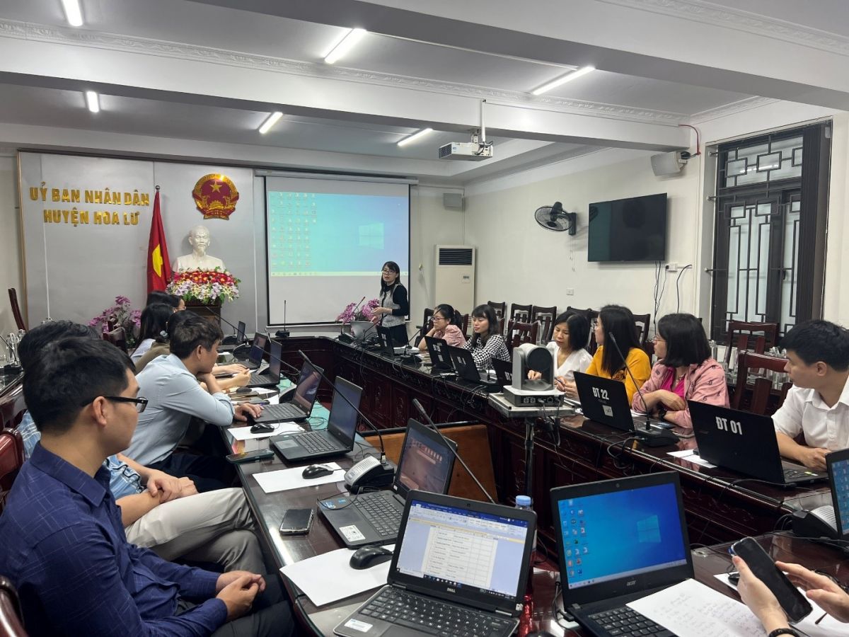 UBND huyện Hoa Lư tổ chức hội nghị tập huấn về  kiến thức, kỹ năng số, công tác đảm bảo antoàn, an ninh thông tin mạng cho công chức, viên chức chuyên trách về công nghệ thông tin