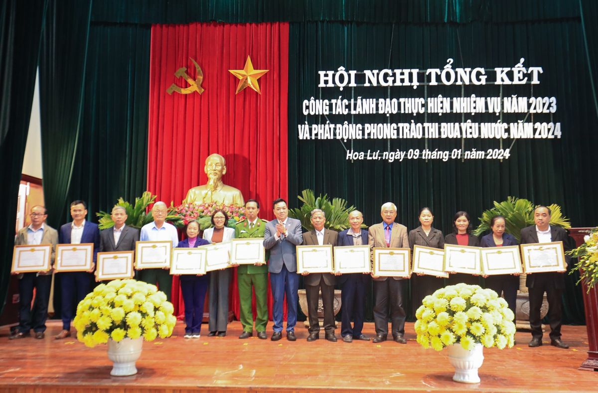 Đẩy mạnh việc học tập và làm theo tư tưởng, đạo đức, phong cách Hồ Chí Minh