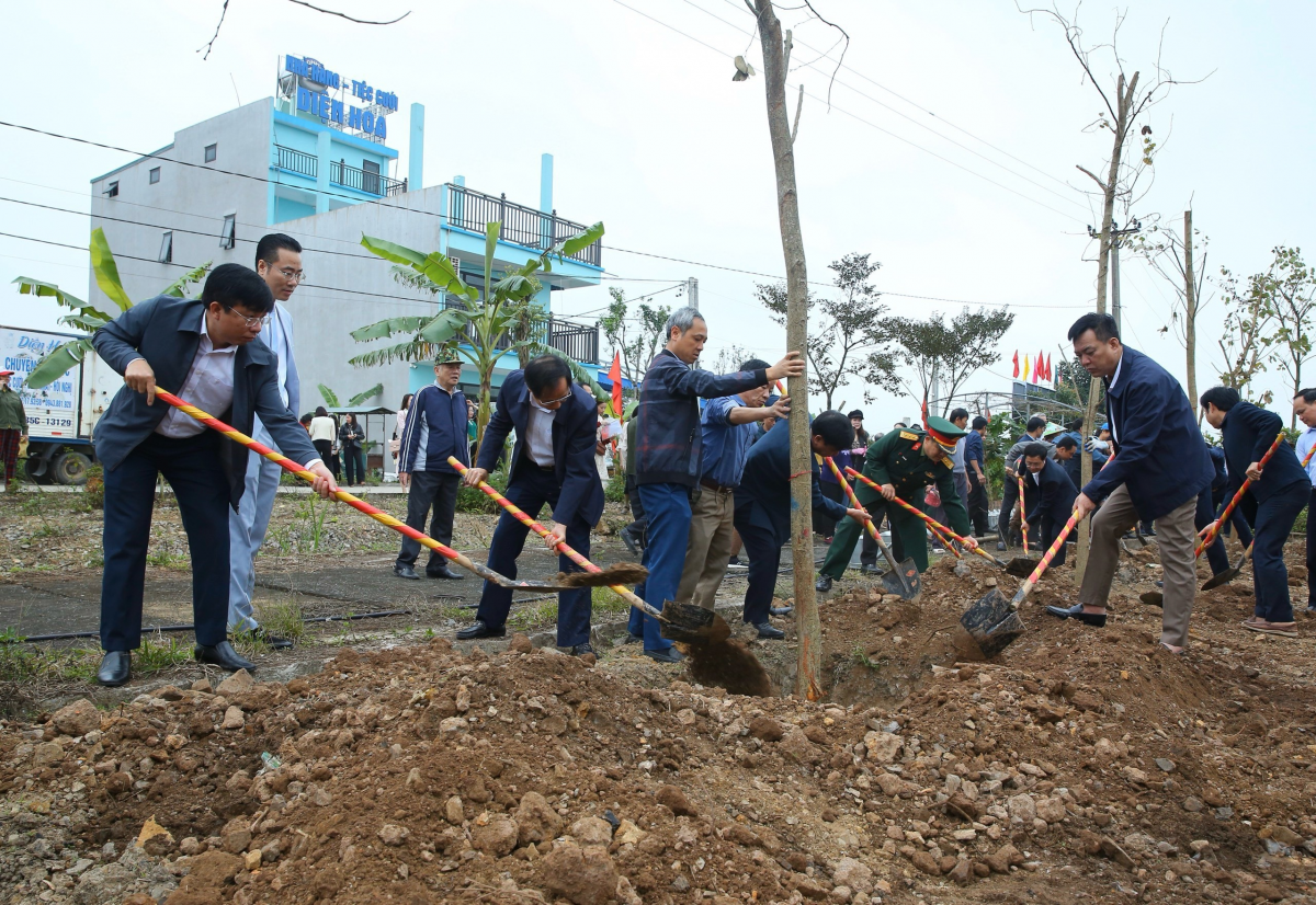 Tổ chức phát động "Tết trồng cây đời đời nhớ ơn Bác Hồ" Xuân Giáp Thìn