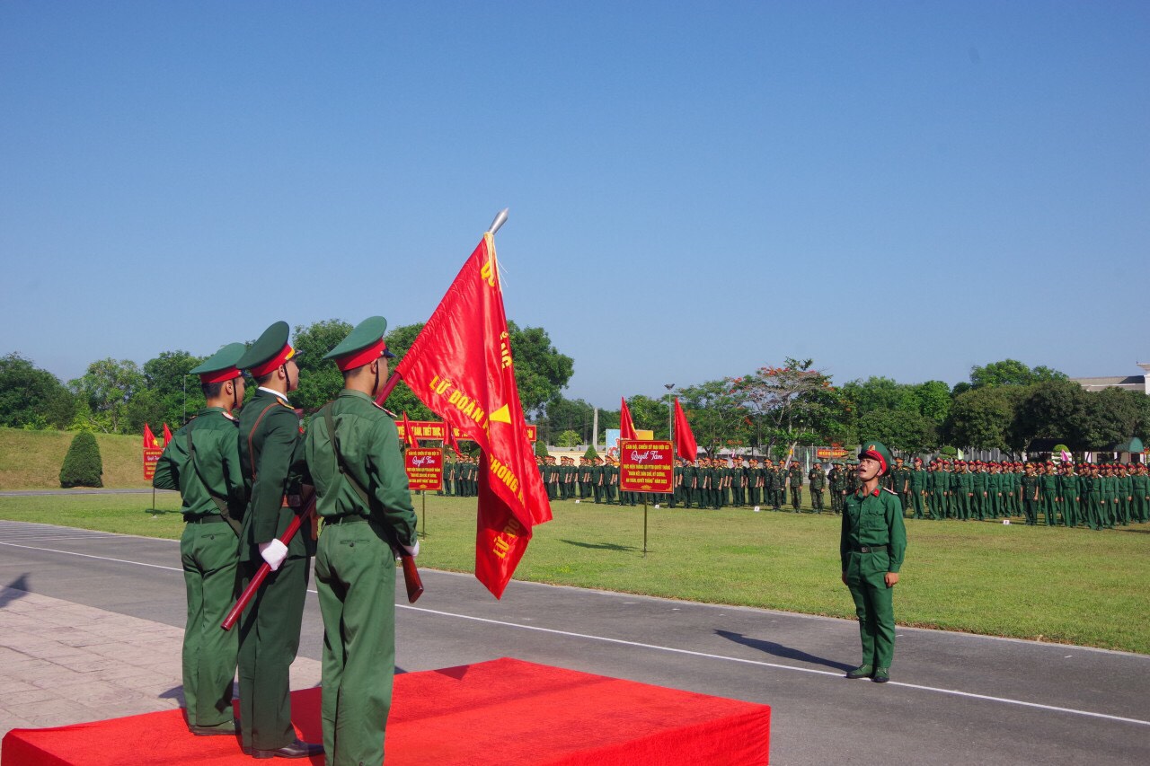 Lãnh đạo Ban chỉ huy Quân sự huyện Hoa Lư dự Lễ Tuyên thệ chiến sỹ mới năm 2023 tại Lữ đoàn 241, Quân đoàn 1