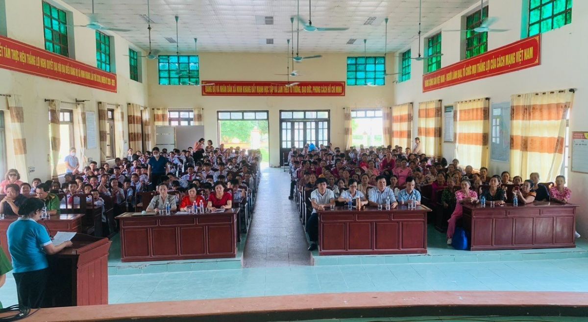 Hội LHPN huyện Hoa Lư tổ chức sinh hoạt kỳ II mô hình “An toàn cho phụ nữ và trẻ em trên không gian mạng” tại xã Ninh Khang