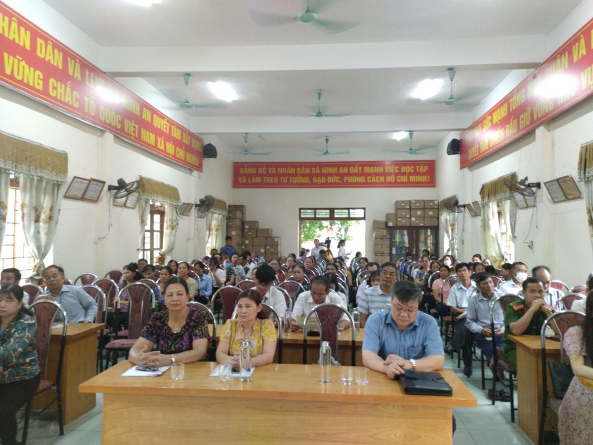 Hội nghị hưởng ứng Ngày Pháp luật Việt Nam 09/11 tại xã Ninh An huyện Hoa Lư