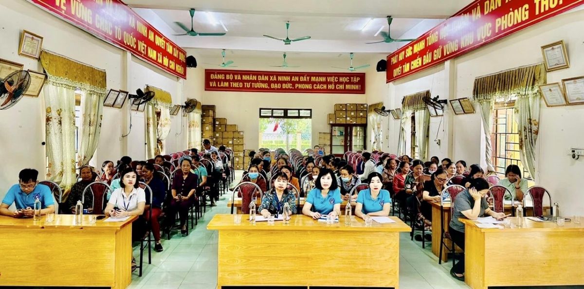 BHXH huyện Hoa Lư tổ chức hội nghị tuyên truyền, đối thoại chính sách BHXH, BHYT hộ gia đình năm 2023 tại xã Ninh An