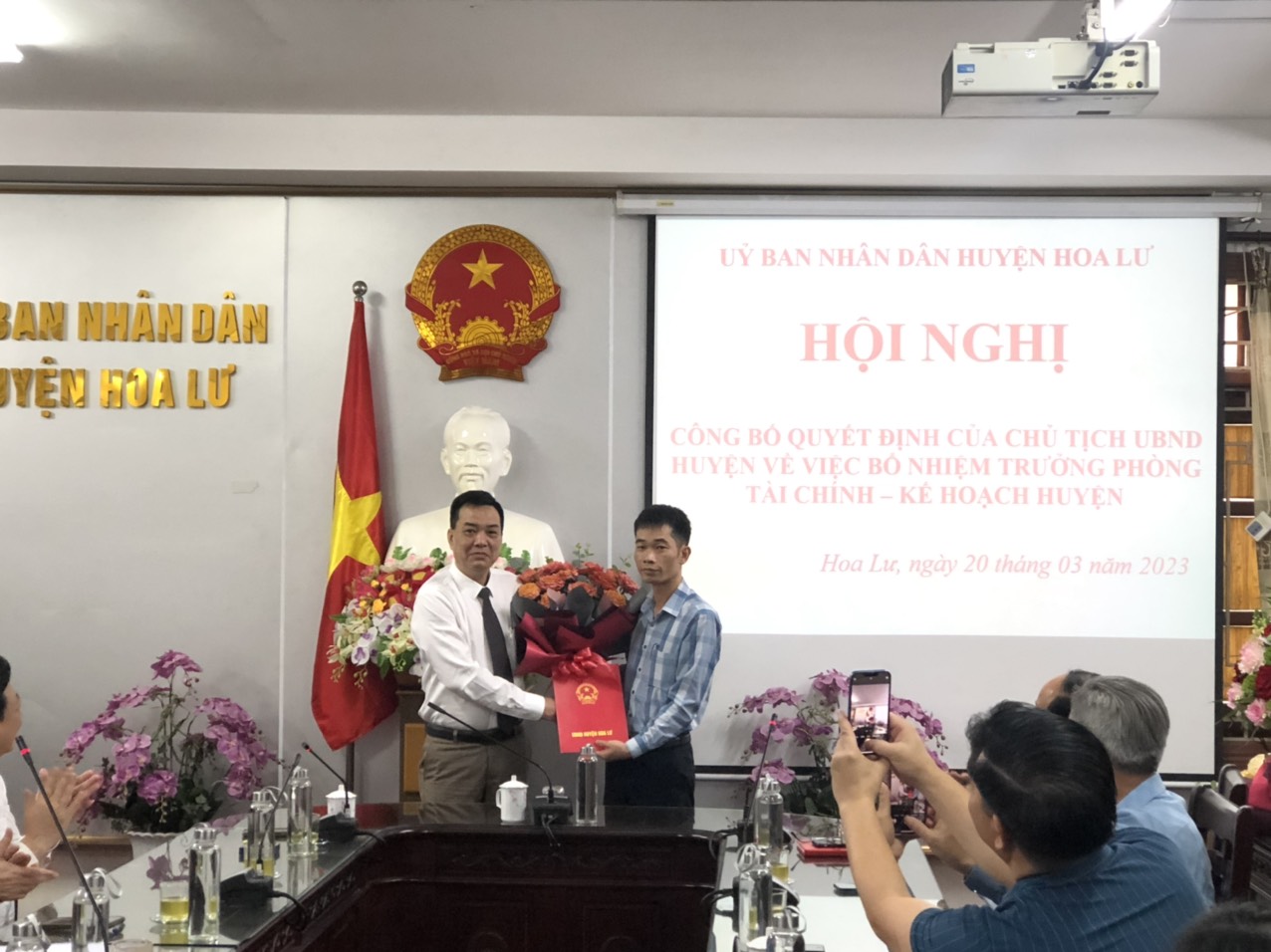 UBND huyện Hoa Lư công bố quyết định Bổ nhiệm Trưởng phòng Tài chính – Kế hoạch huyện