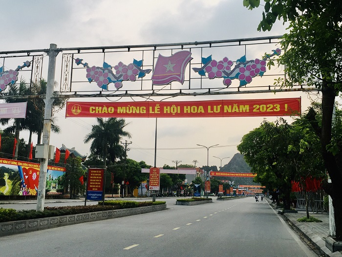 Các đồng chí Thường trực Huyện uỷ kiểm tra công tác chuẩn bị kỷ niệm 1055 Nhà nước Đại Cồ Việt và Lễ hội Hoa Lư