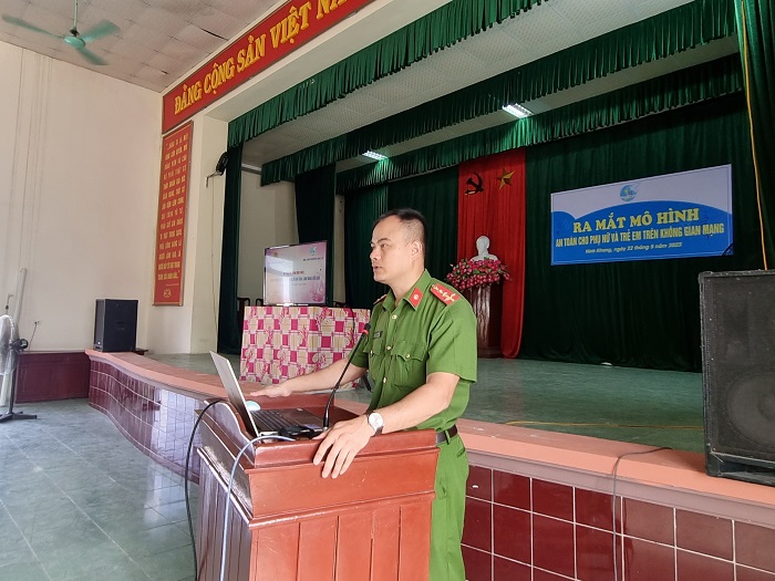 Hội LHPN huyện Hoa Lư ra mắt mô hình  “An toàn cho phụ nữ và trẻ em  trên không gian mạng” tại xã Ninh Khang