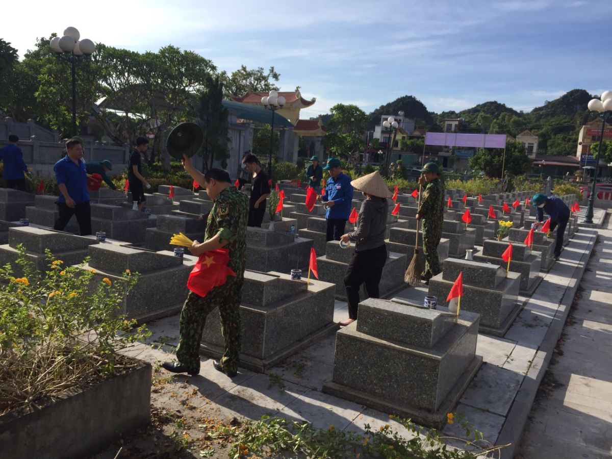 Ban Chỉ huy Quân sự huyện Hoa Lư tổ chức hành quân dã ngoại làm công tác dân vận tại xã Trường Yên