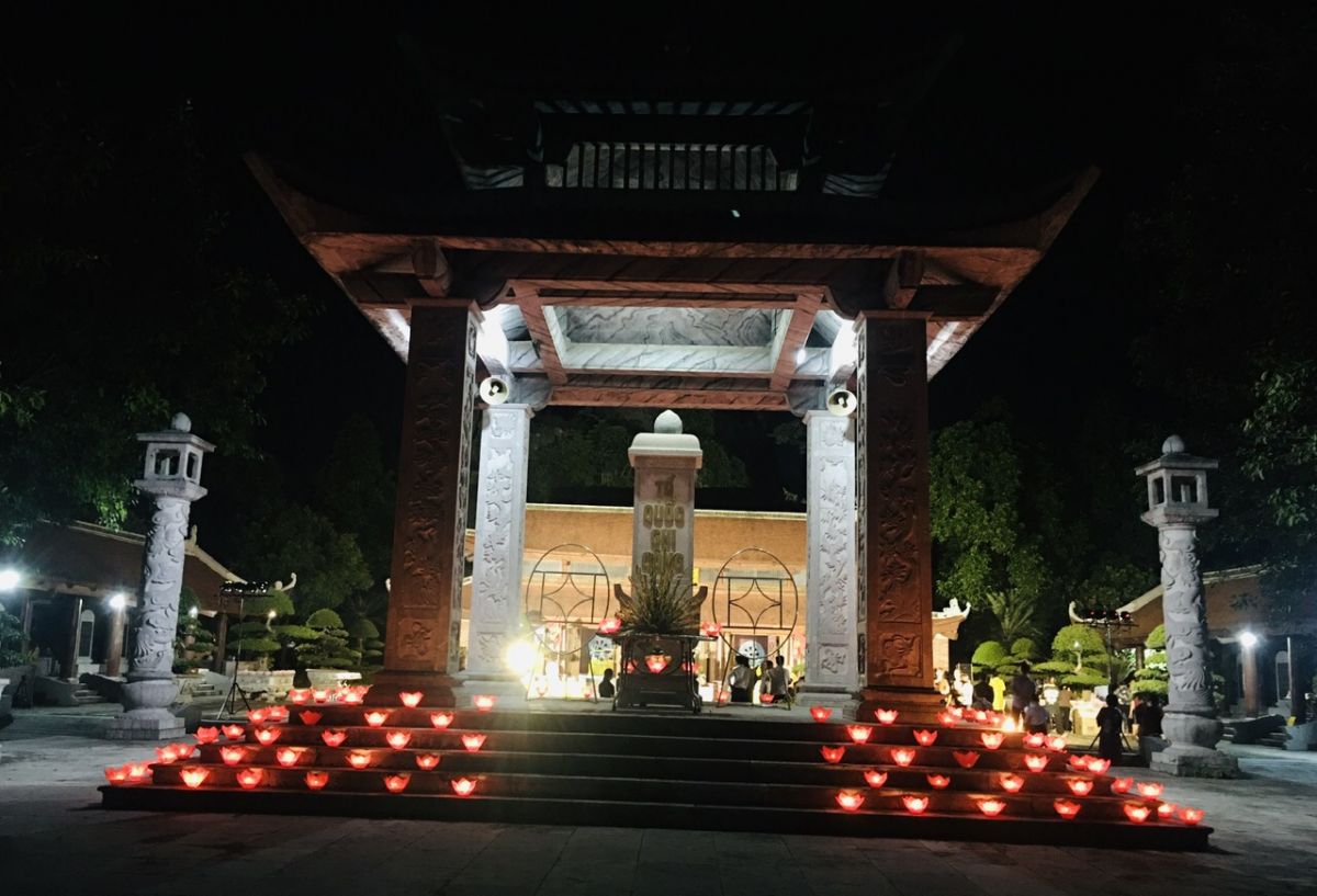 Lễ cầu siêu và thắp nến tri ân các Anh hùng liệt sỹ tại Đền thờ Liệt sỹ tỉnh Ninh Bình