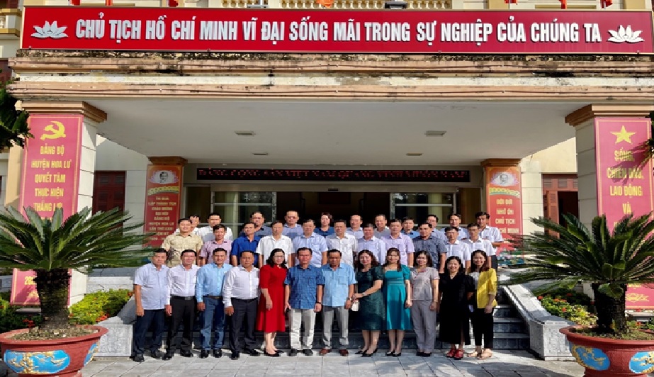 Đoàn công tác huyện Vĩnh Lợi tỉnh Bạc Liêu thăm và tặng quà  các gia đình chính sách và gia đình có hoàn cảnh khó khăn về nhà ở tại xã Ninh Thắng và Ninh An
